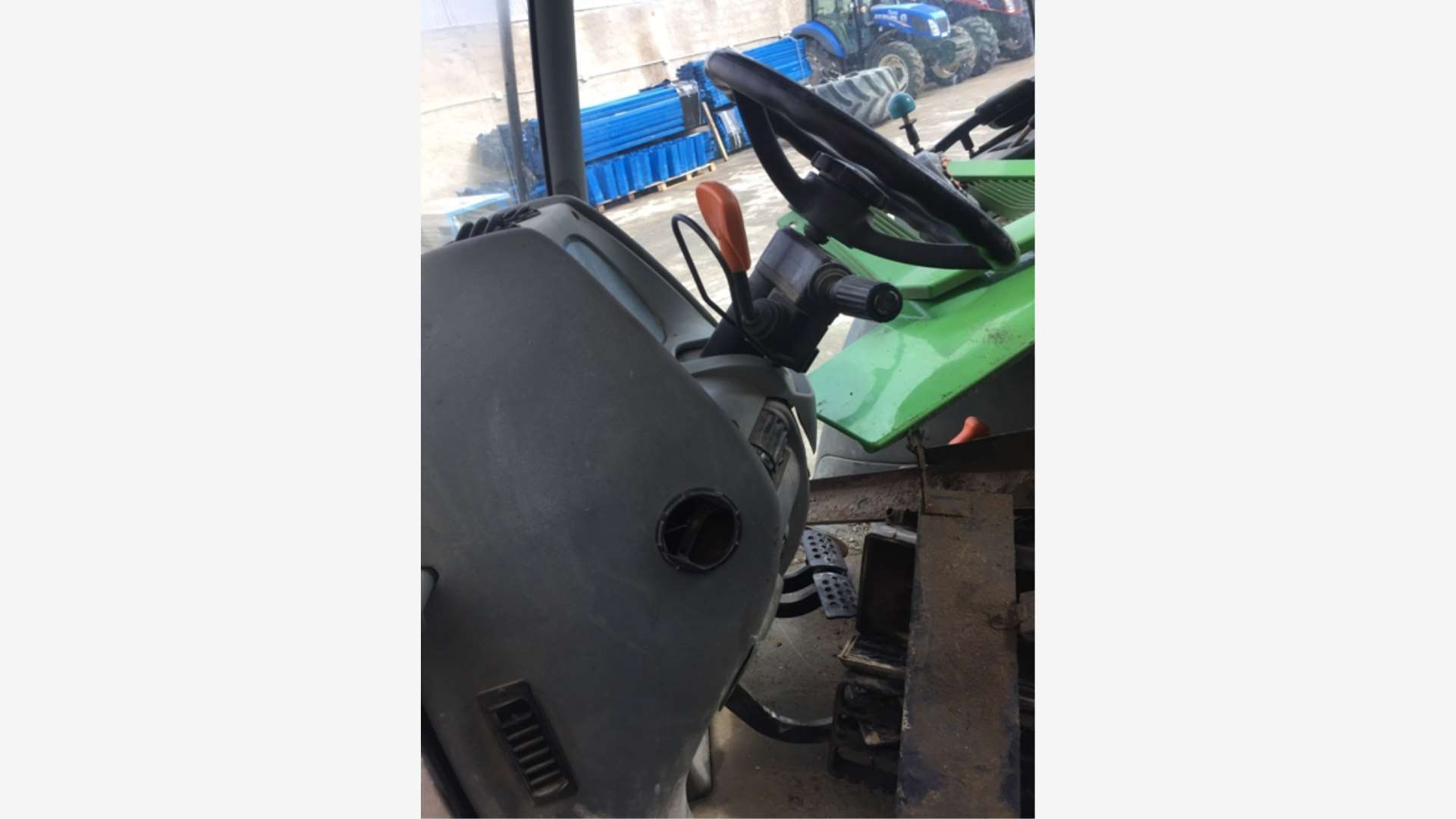 Progetto Di Ruota Del Trattore Illustrazione Vettoriale - Illustrazione - Foto 2